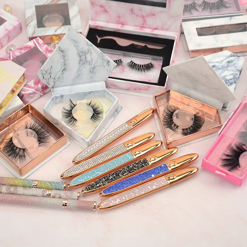What is the use method of false eyelash?