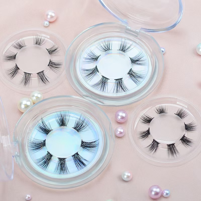Differences between synthetic, silk, and mink lash extensions 