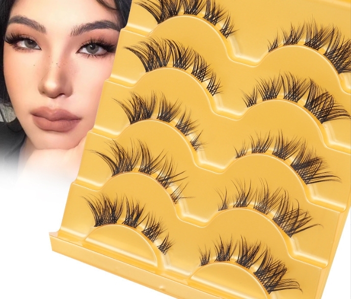 Pre-cut False Eyelashes vs. Segment Lashes: Which One Is Right for You?