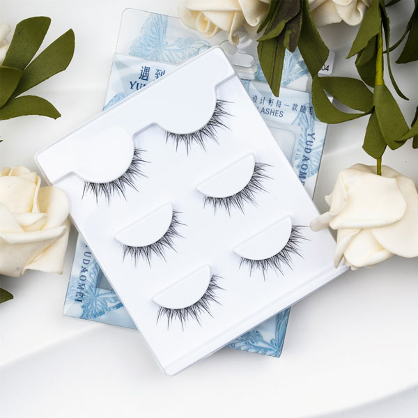 Achieve the Perfect Anime Look with Clear Band Manga Lashes