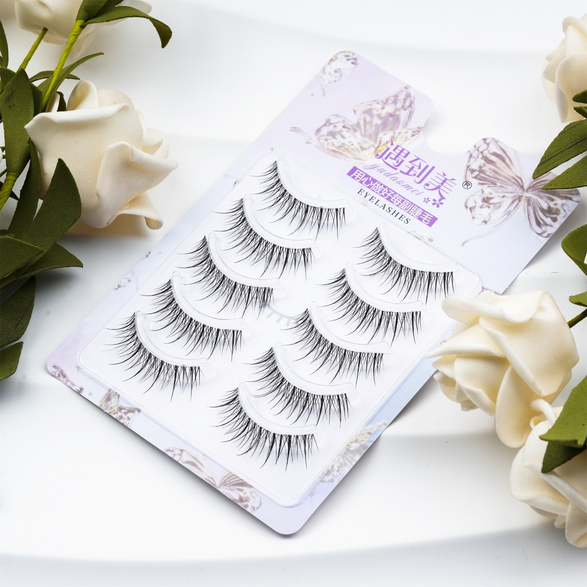 The Secret to Effortless Lashes: The Magic of Transparent and Lightweight Lash Bands